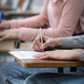 Università di Genova chiede 500 mila euro a ex studenti per esami truccati via WhatsApp